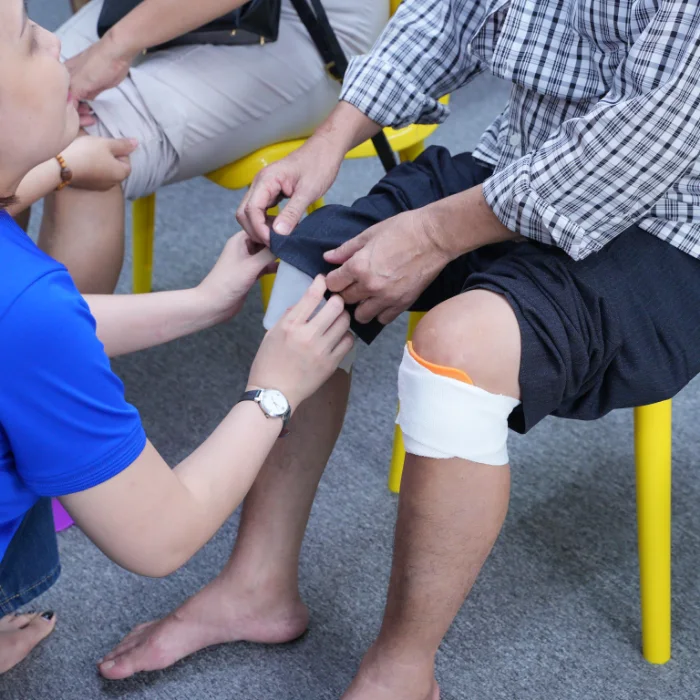 Khách hàng dùng Miếng Dán Điện Sinh Denna Care