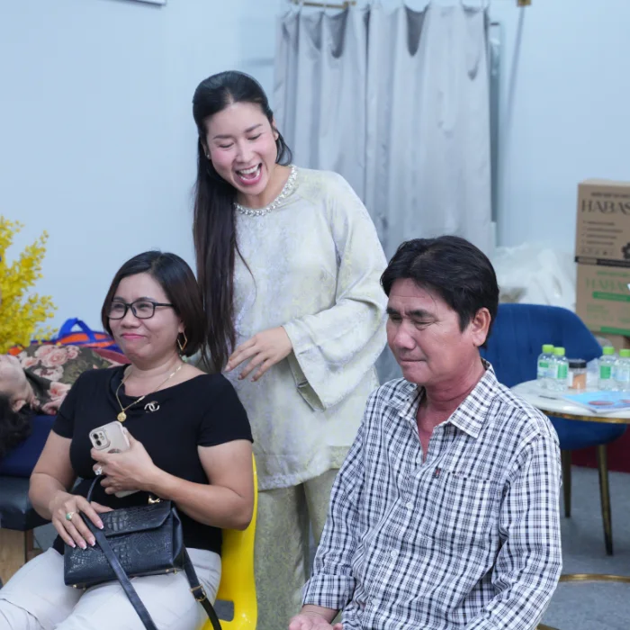 Khách hàng dùng Miếng Dán Điện Sinh Denna Care