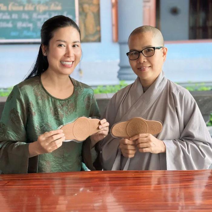 Khách hàng dùng Miếng Dán Điện Sinh Denna Care