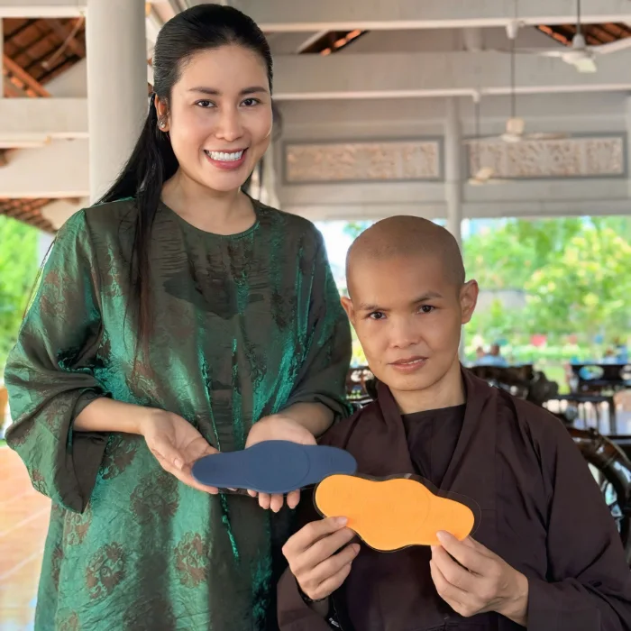 Khách hàng dùng Miếng Dán Điện Sinh Denna Care