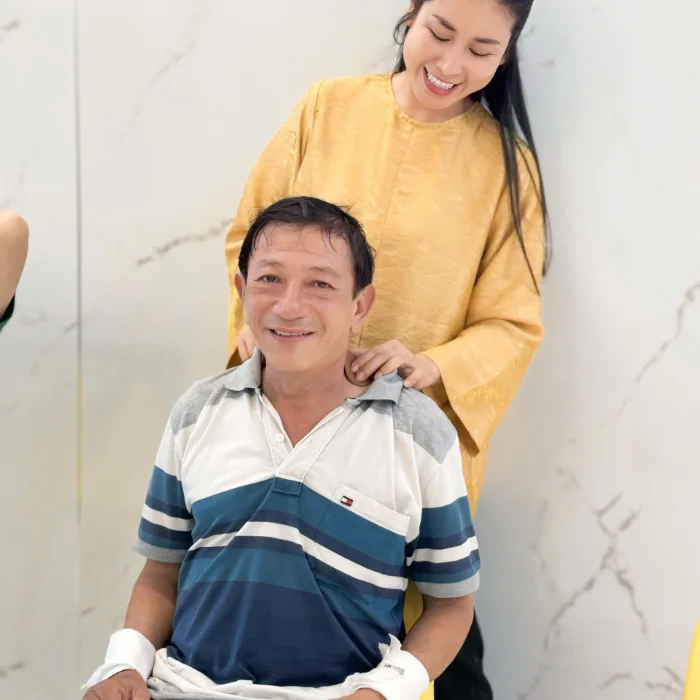 Khách hàng dùng Miếng Dán Điện Sinh Denna Care