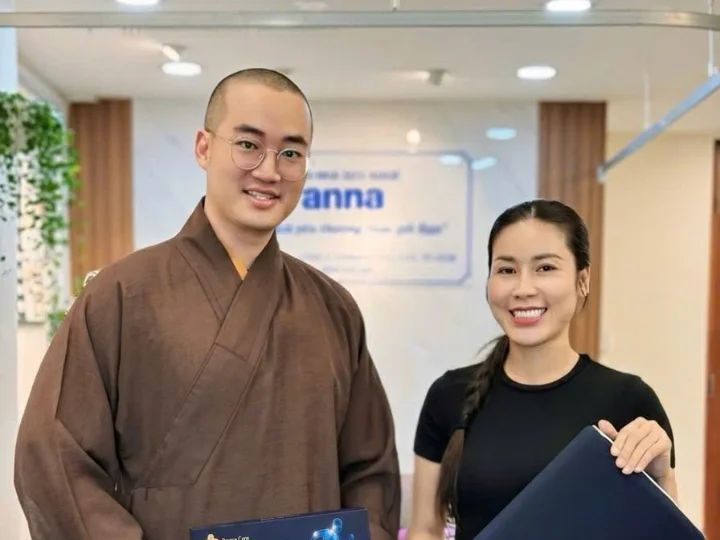 Sư Thầy Đạt Lữ tin dùng Miếng Dán Điện Sinh